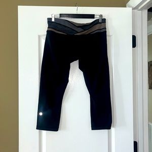 BLACK LULULEMON WUNDER UNDER CROPS